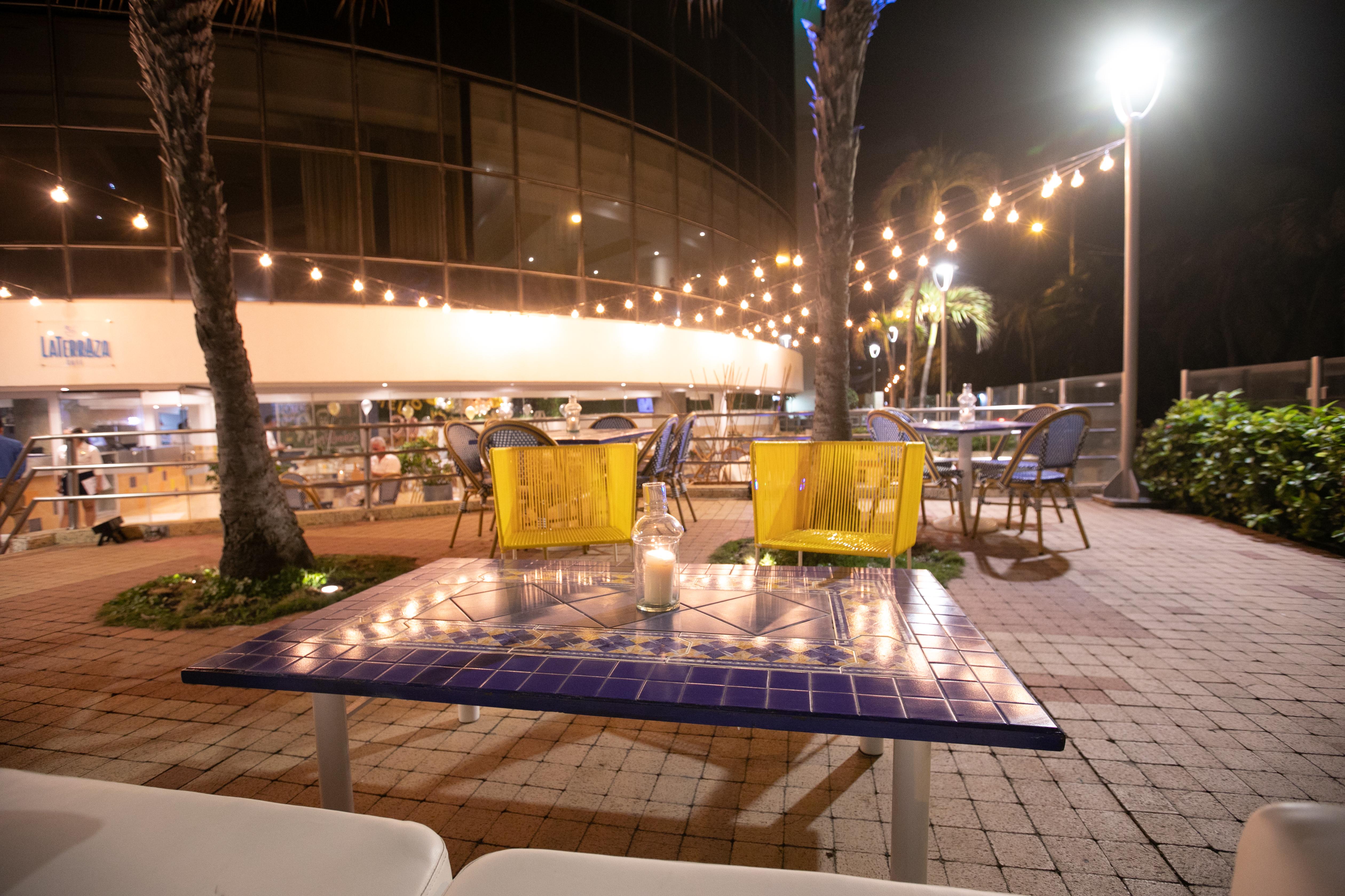 Hotel Almirante Cartagena Colombia Ngoại thất bức ảnh The patio at the hotel